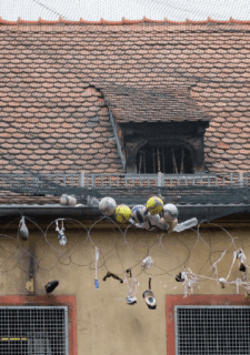 DÉTENIR ET MAINTENIR